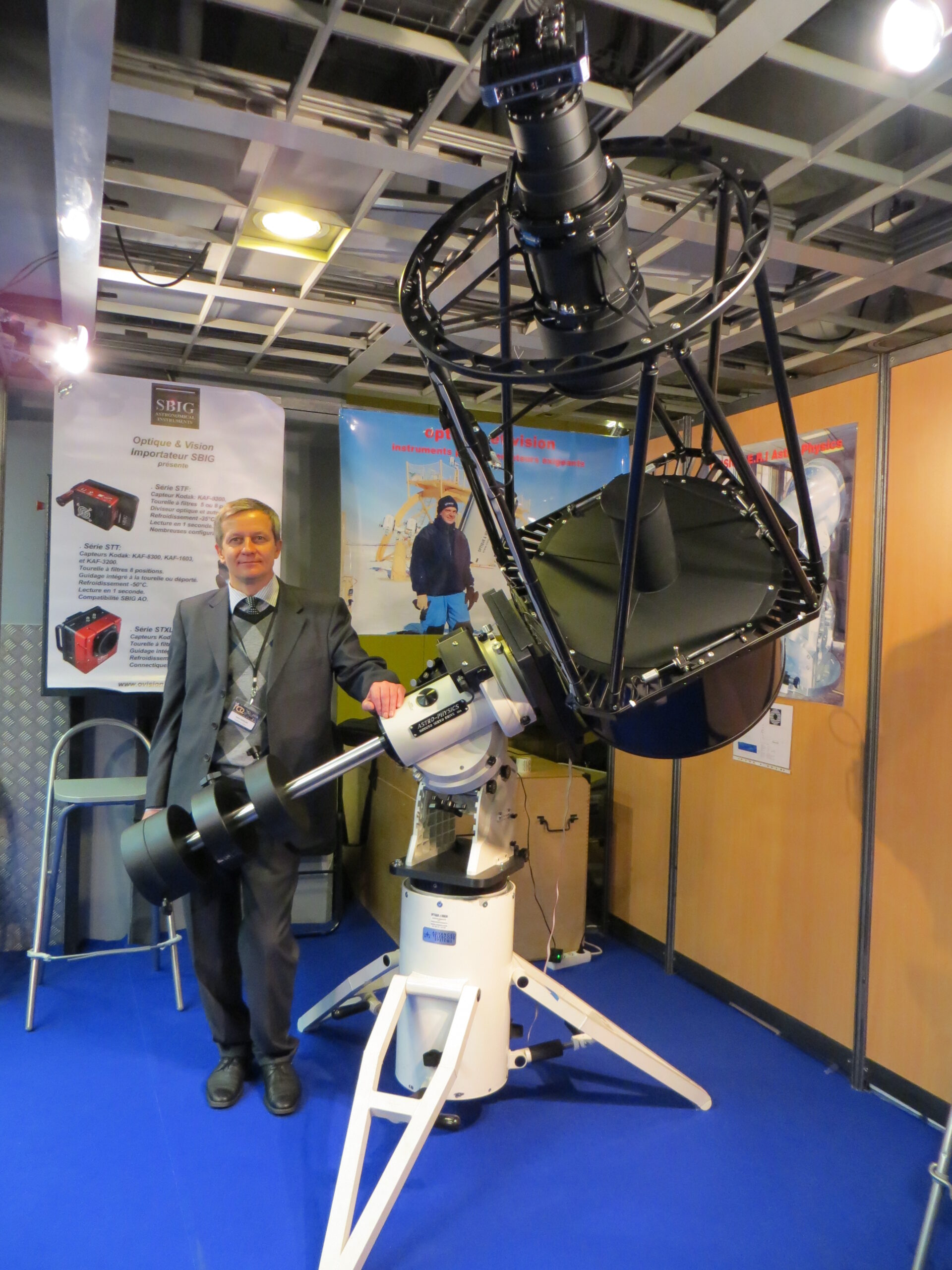 Телескоп ASTROSIB PF500 на стенде компании OPTIQUE & VISION